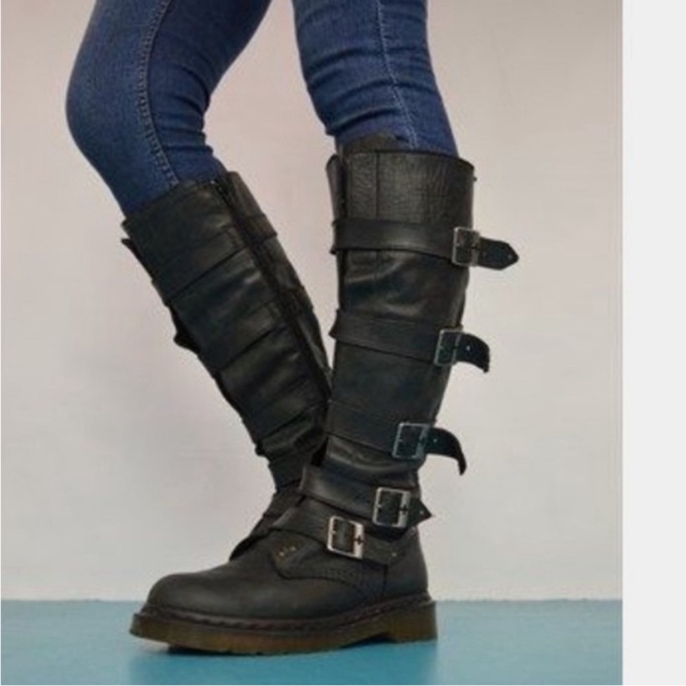 Boots - Picture 3 of 9